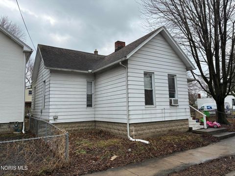 Photo of 1404 Greenwood Avenue, Toledo, OH 43605 (MLS # 10004296)