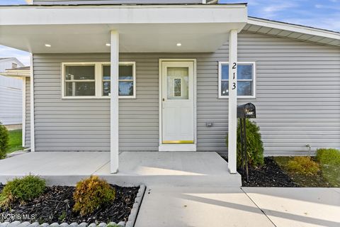 Photo of 213 E Indiana Avenue, Maumee, OH 43537 (MLS # 10003201)