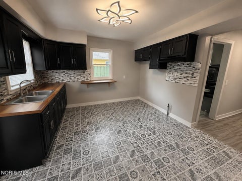 Tiny photo for 5831 316th Street, Toledo, OH 43611 (MLS # 10008570)