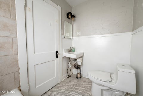 Tiny photo for 2526 Portsmouth Avenue, Toledo, OH 43613 (MLS # 10008638)
