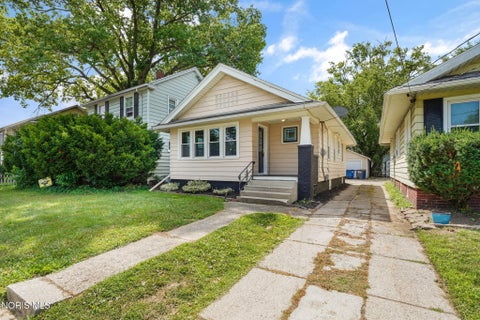 Photo of 1731 Talbot Street, Toledo, OH 43613 (MLS # 10010969)