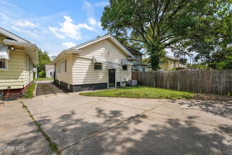 Tiny photo for 1731 Talbot Street, Toledo, OH 43613 (MLS # 10010969)
