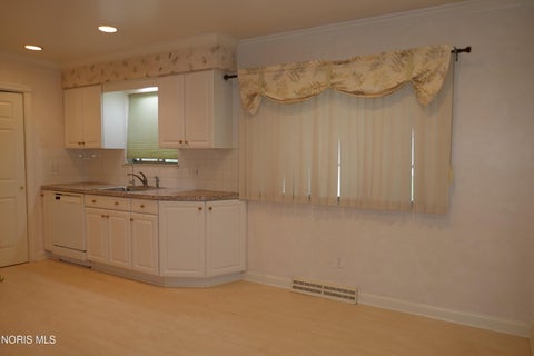 Tiny photo for 732 S Harefoote Street, Holland, OH 43528 (MLS # 10011362)