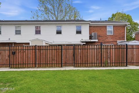 Tiny photo for 1724 Queenswood Drive #9, Findlay, OH 45840 (MLS # 10007621)