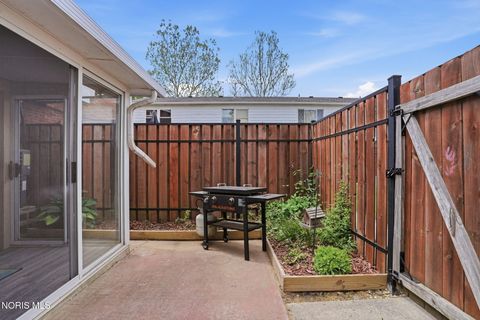 Tiny photo for 1724 Queenswood Drive #9, Findlay, OH 45840 (MLS # 10007621)