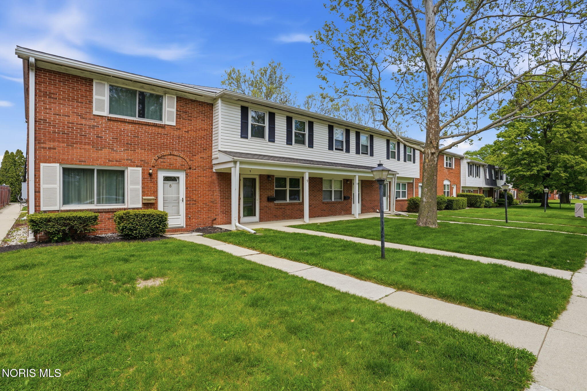 1724 Queenswood Drive #9