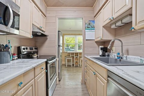 Tiny photo for 1724 Queenswood Drive #9, Findlay, OH 45840 (MLS # 10007621)