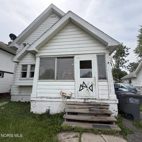 Photo of 920 Berry Street, Toledo, OH 43605 (MLS # 10011337)