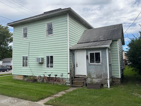 Homes For Sale - 302 E Lawrence Street<br/> Montpelier, OH 43543