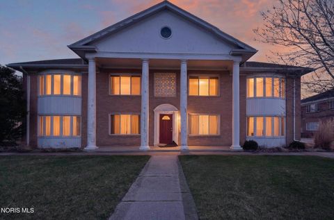 Photo of 2130 Richards Road #2, Ottawa Hills, OH 43606 (MLS # 10005484)