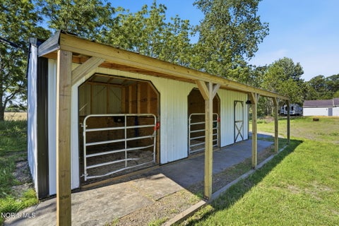 Tiny photo for 15488 Green Road, Bowling Green, OH 43402 (MLS # 10008591)