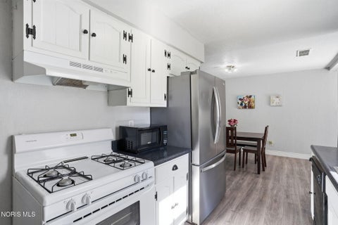 Tiny photo for 15488 Green Road, Bowling Green, OH 43402 (MLS # 10008591)