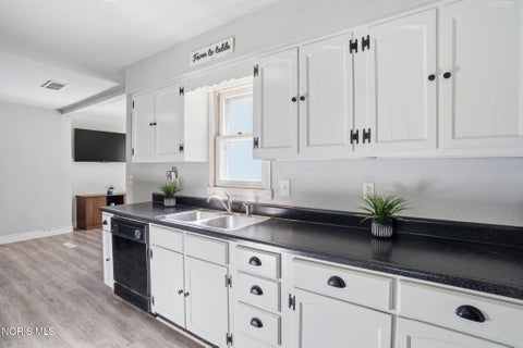 Tiny photo for 15488 Green Road, Bowling Green, OH 43402 (MLS # 10008591)