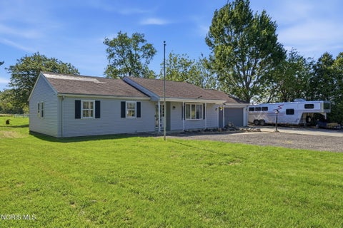 Tiny photo for 15488 Green Road, Bowling Green, OH 43402 (MLS # 10008591)