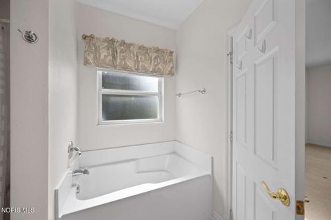 Tiny photo for 7372 Harbour Light Court, Maumee, OH 43537 (MLS # 10006447)