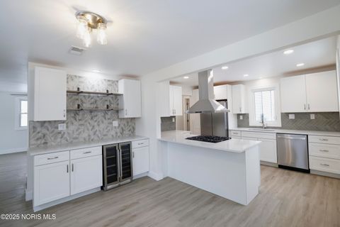 Tiny photo for 2227 Rood Street, Toledo, OH 43613 (MLS # 10002232)