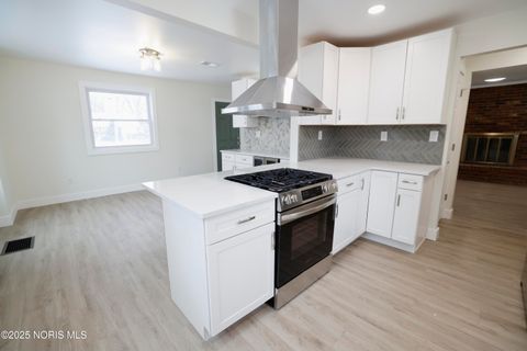 Tiny photo for 2227 Rood Street, Toledo, OH 43613 (MLS # 10002232)