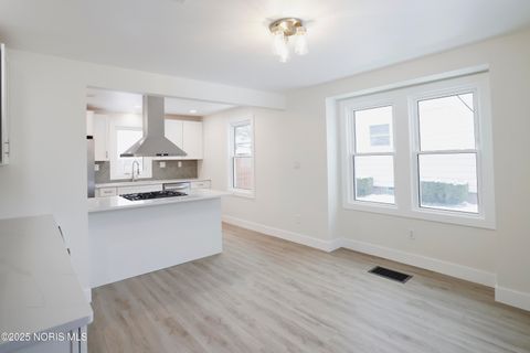 Tiny photo for 2227 Rood Street, Toledo, OH 43613 (MLS # 10002232)