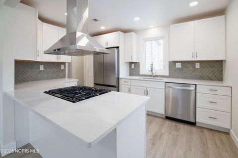 Tiny photo for 2227 Rood Street, Toledo, OH 43613 (MLS # 10002232)