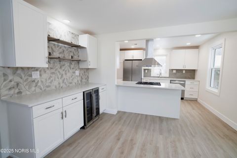 Tiny photo for 2227 Rood Street, Toledo, OH 43613 (MLS # 10002232)