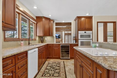 Tiny photo for 4819 Whitebirch Court, Sylvania, OH 43560 (MLS # 10006226)