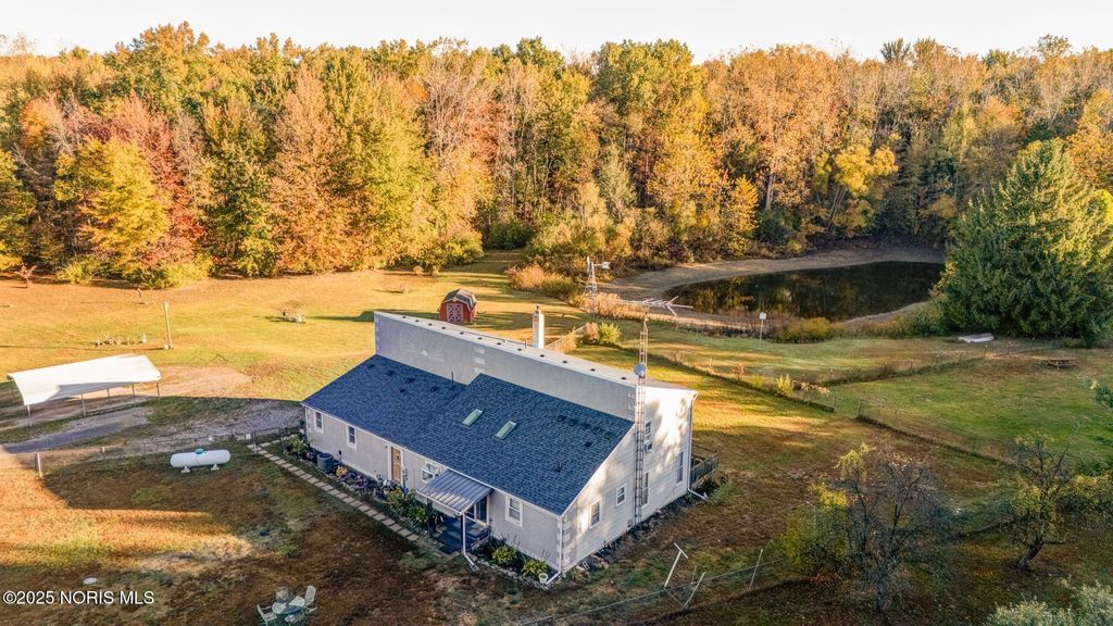 Photo for 344 County Road 2, Liberty Center, OH 43532 (MLS # 10000375)