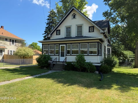 Tiny photo for 2302 Tremainsville Road, Toledo, OH 43613 (MLS # 10009510)