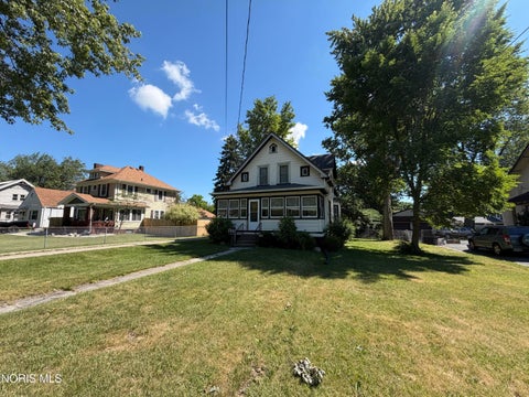 Tiny photo for 2302 Tremainsville Road, Toledo, OH 43613 (MLS # 10009510)