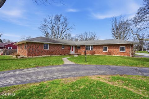 Photo of 1206 Woodrow Wilson Drive, Fostoria, OH 44830 (MLS # 10005545)