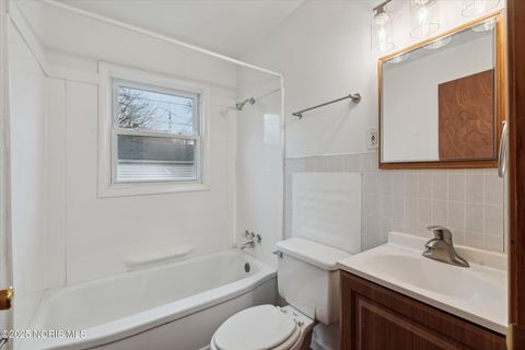 Tiny photo for 904 Annabelle Drive, Toledo, OH 43612 (MLS # 10002016)