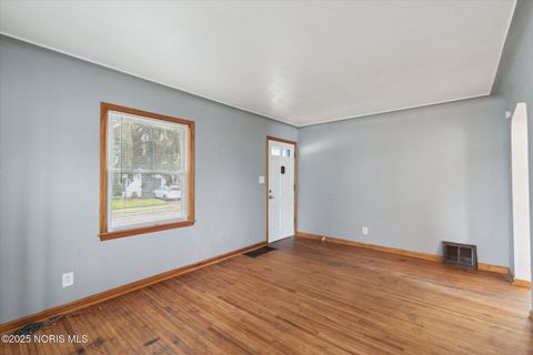 Tiny photo for 904 Annabelle Drive, Toledo, OH 43612 (MLS # 10002016)