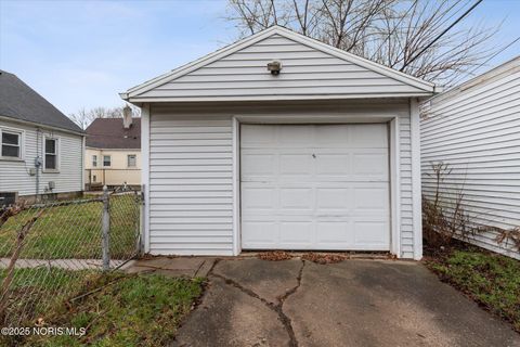 Tiny photo for 904 Annabelle Drive, Toledo, OH 43612 (MLS # 10002016)