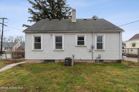 Tiny photo for 904 Annabelle Drive, Toledo, OH 43612 (MLS # 10002016)