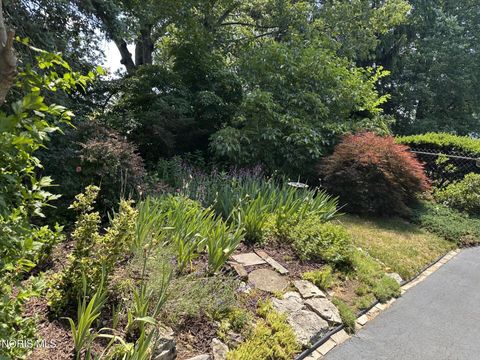 Tiny photo for 2625 Westbrook Drive, Toledo, OH 43613 (MLS # 10009109)