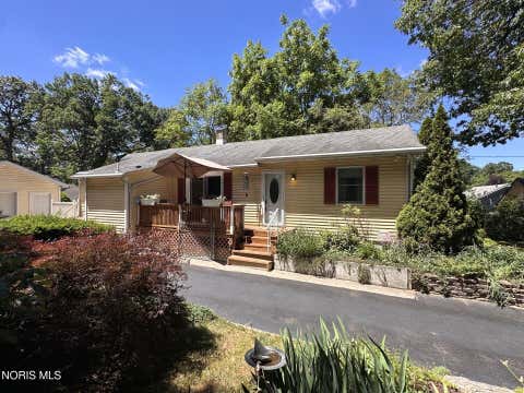 Tiny photo for 2625 Westbrook Drive, Toledo, OH 43613 (MLS # 10009109)