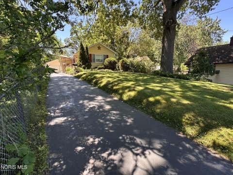 Tiny photo for 2625 Westbrook Drive, Toledo, OH 43613 (MLS # 10009109)