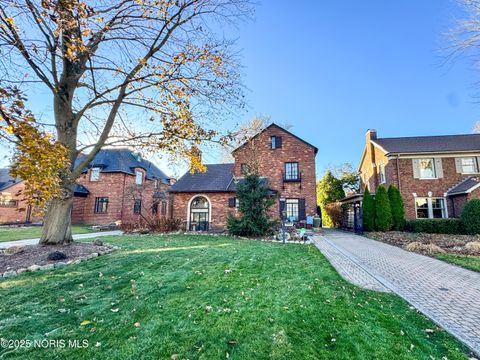 Tiny photo for 2235 Meadowwood Drive, Toledo, OH 43606 (MLS # 10001172)