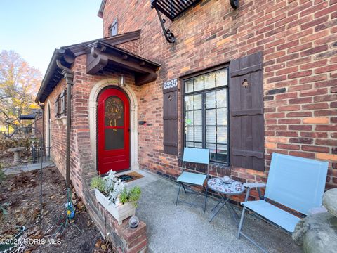 Tiny photo for 2235 Meadowwood Drive, Toledo, OH 43606 (MLS # 10001172)