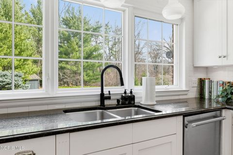 Tiny photo for 2442 Brookview Drive, Ottawa Hills, OH 43615 (MLS # 10005204)