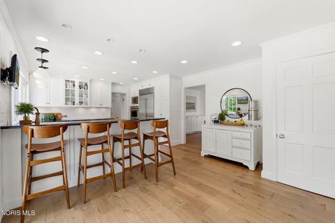 Tiny photo for 2442 Brookview Drive, Ottawa Hills, OH 43615 (MLS # 10005204)