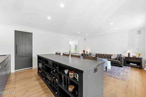 Tiny photo for 2442 Brookview Drive, Ottawa Hills, OH 43615 (MLS # 10005204)