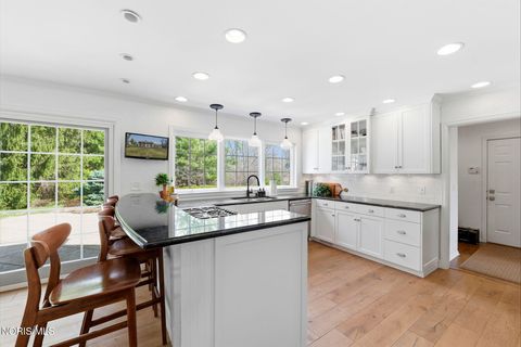 Tiny photo for 2442 Brookview Drive, Ottawa Hills, OH 43615 (MLS # 10005204)