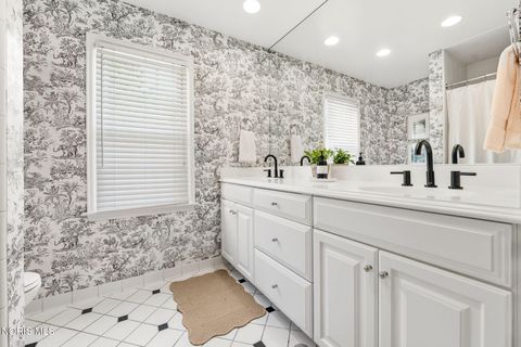 Tiny photo for 2442 Brookview Drive, Ottawa Hills, OH 43615 (MLS # 10005204)