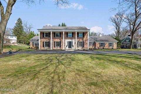 Photo of 2442 Brookview Drive, Ottawa Hills, OH 43615 (MLS # 10005204)