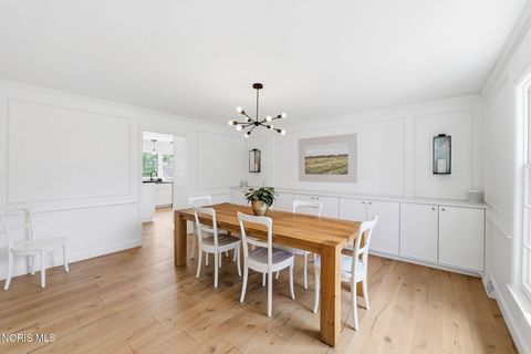 Tiny photo for 2442 Brookview Drive, Ottawa Hills, OH 43615 (MLS # 10005204)