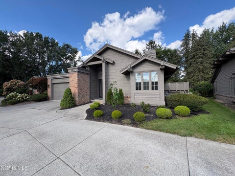 Photo of 6744 Carrietowne Lane, Toledo, OH 43617 (MLS # 10012807)