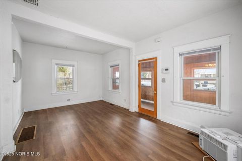 Tiny photo for 1821 Stahlwood Avenue, Toledo, OH 43613 (MLS # 10002421)