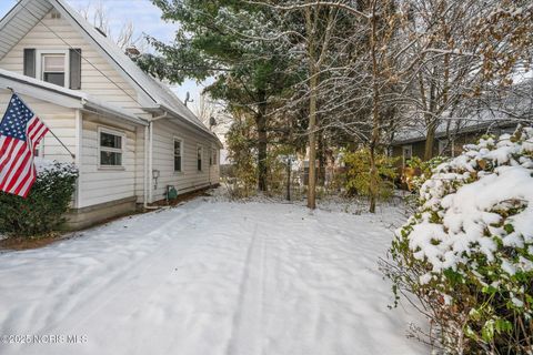 Tiny photo for 1821 Stahlwood Avenue, Toledo, OH 43613 (MLS # 10002421)