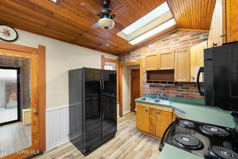 Tiny photo for 1821 Stahlwood Avenue, Toledo, OH 43613 (MLS # 10002421)