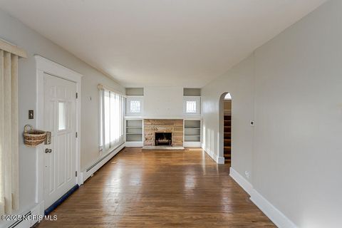 Tiny photo for 2310 Tremainsville Road, Toledo, OH 43613 (MLS # 10001209)